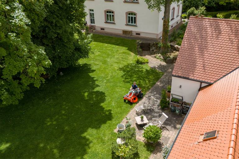 Ariens Zero-Turn model EDGE on the lawn