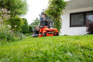 Ariens Zero-Turn model EDGE on the lawn