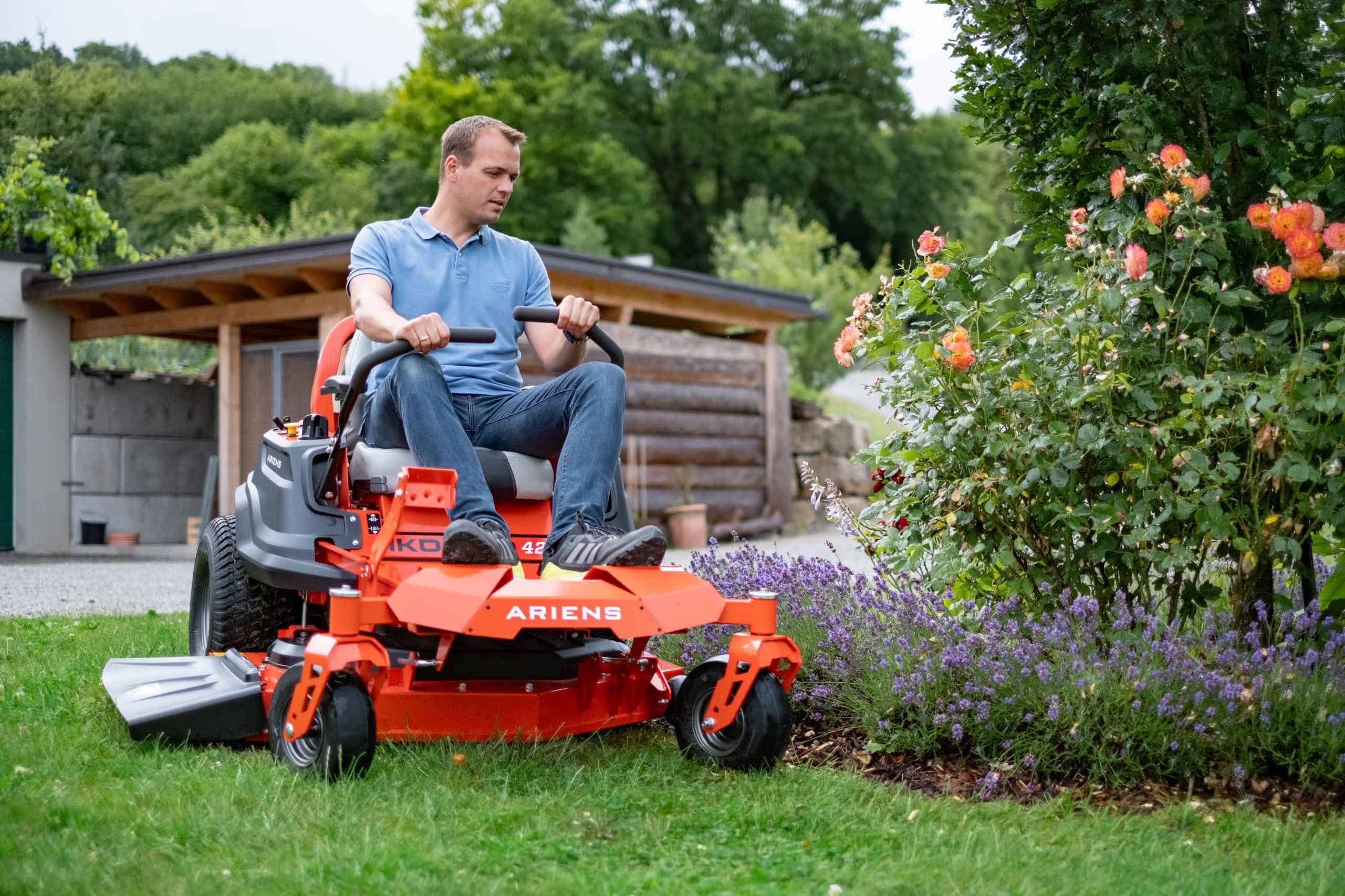 IKON XD 42 - Ideal for medium sized lawns | Ariens zero-tur mower