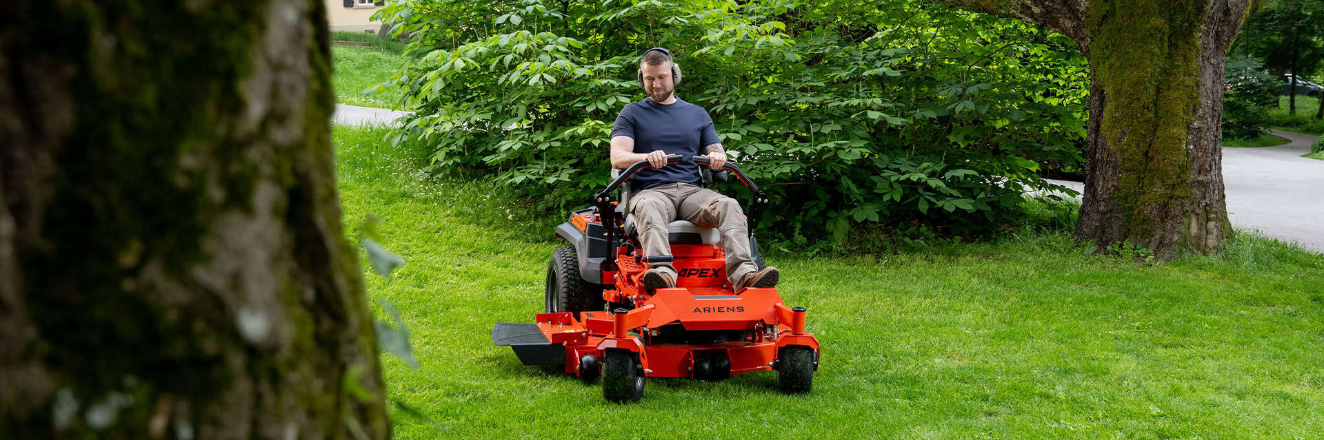Ariens Zero-Turn model APEX on the lawn