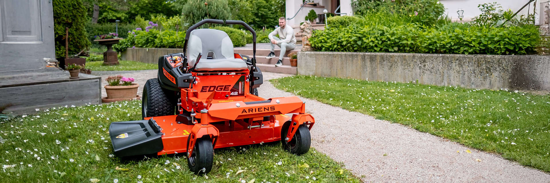 Airens Zero-Turn model EDGE on a private lawn