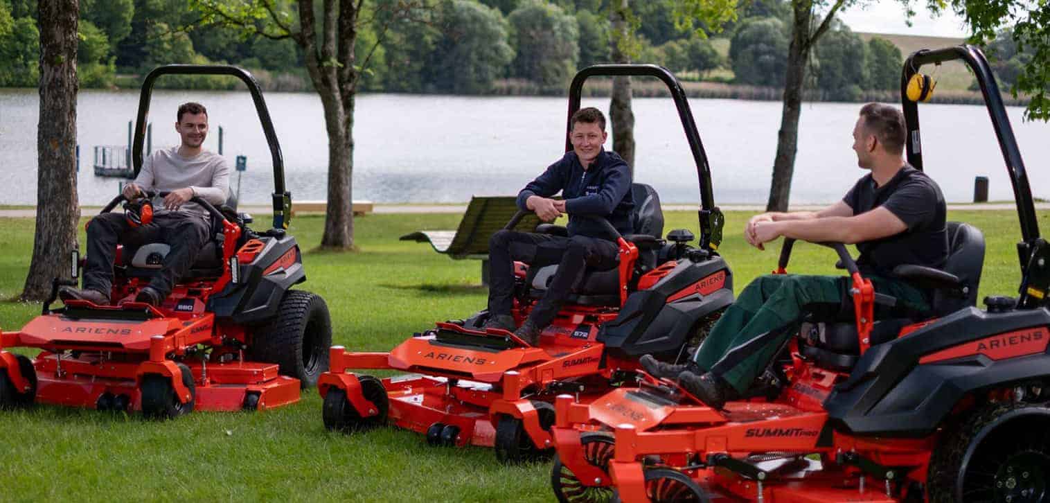 Ariens SUMMIT PRO Series Zero-Turn mower line-up