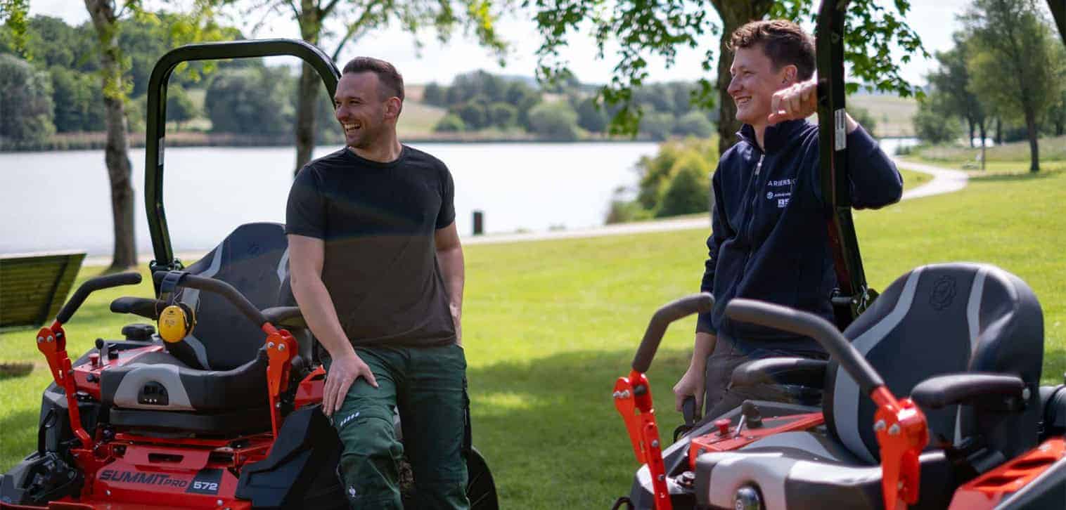 Ariens SUMMIT PRO Series Zero-Turn mower line-up