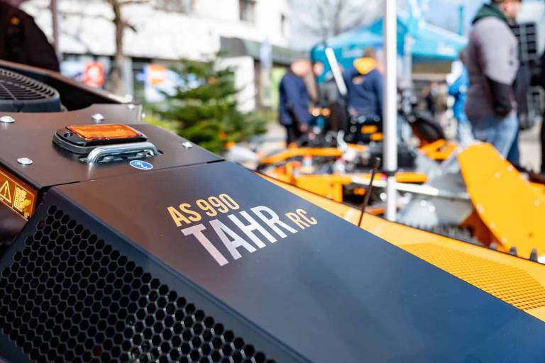 AriensCo so značkami Ariens a AS-Motor na svojom stánku na tohtoročnom veľtrhu FORST live v Offenburgu. Predstavujú návštevníkom svoje nové produkty.
