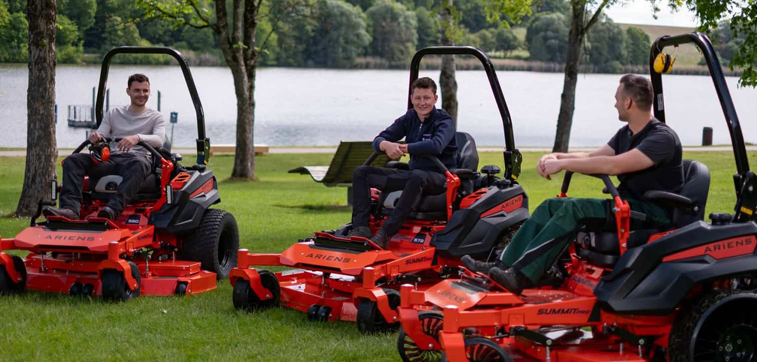Ariens SUMMIT PRO Series Zero-Turn mower line-up