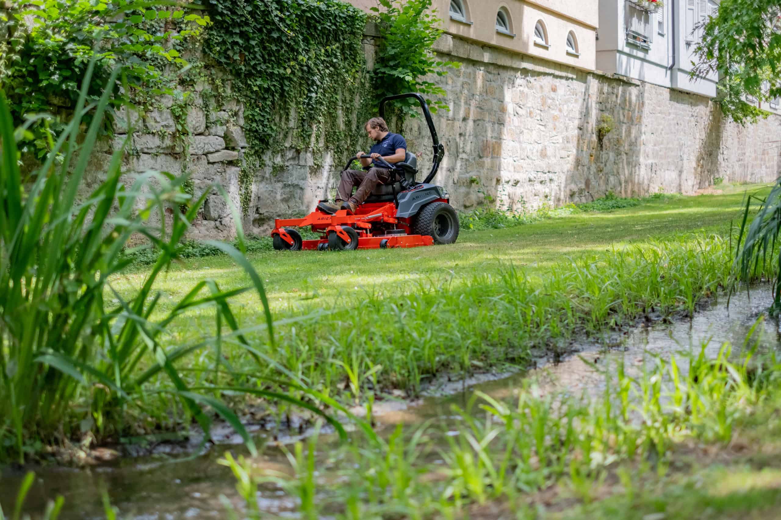 ZENITH E 48 - Battery powered zero-turn mower | Ariens