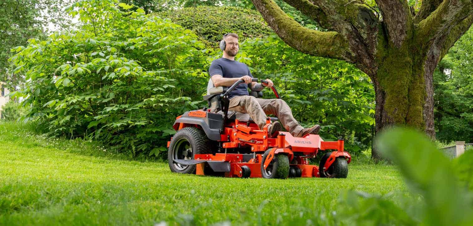 Man having fun while using a Ariens Zero-Turn IKON 42 and mowing gras